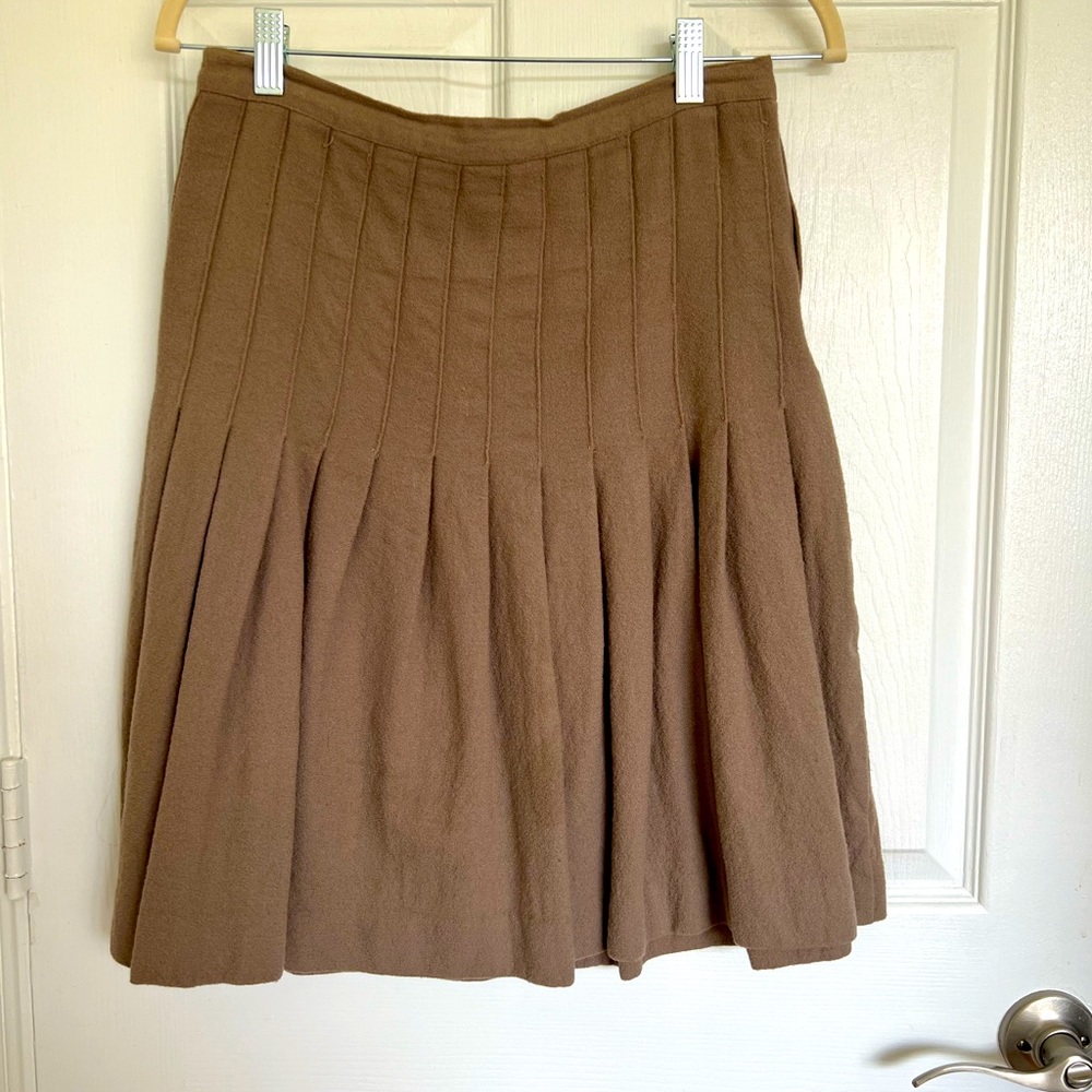 Pleated wool skirt